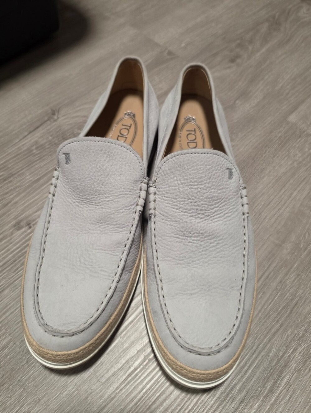 Like New Men's Tod's Nuova Pantofola suede raffia slip-on loafers gray size 10
